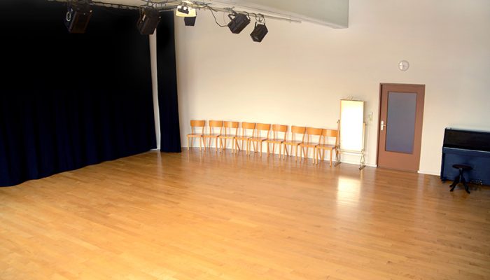 Probenraum Probenraum im Theater in Bahrenfeld, Holzboden und Holzstühle